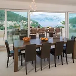 The White House, Brac וילה
