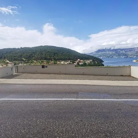 The White House, Brac Pucisca