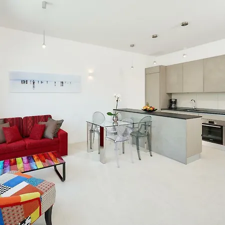 The White House, Brac Vila