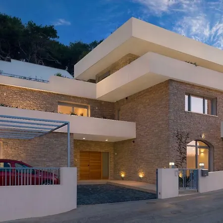 The White House, Brac Pucisca