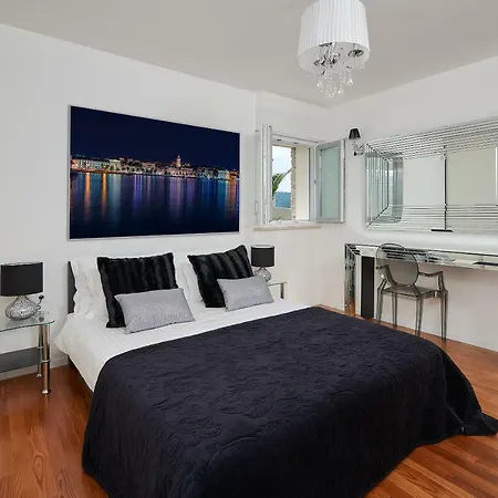 The White House, Brac Pucisca