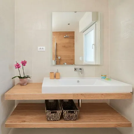 Vila The White House, Brac *