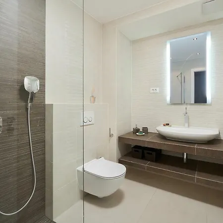 The White House, Brac *