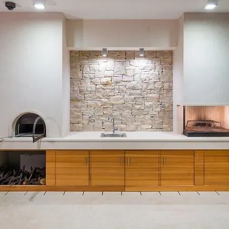 The White House, Brac