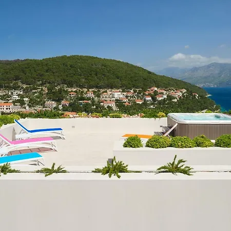 The White House, Brac * Pucisca