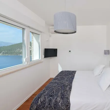 The White House, Brac