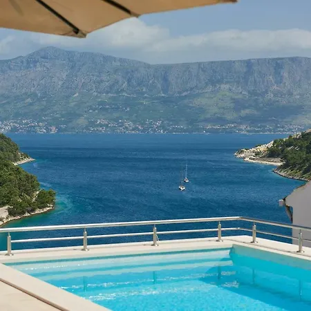 The White House, Brac *