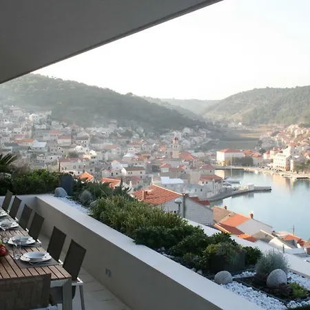 The White House, Brac *