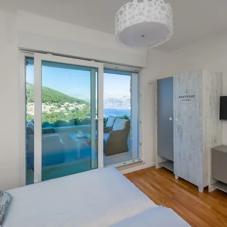 The White House, Brac Villa *