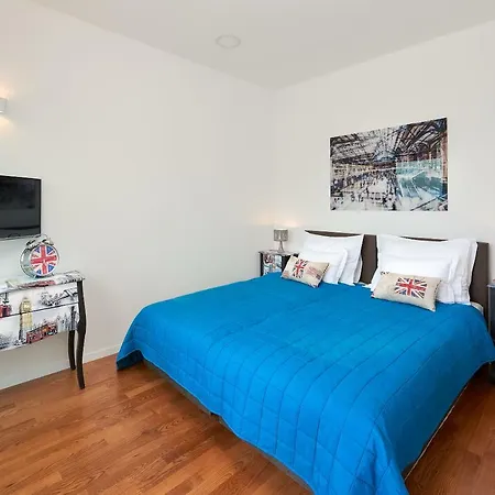 The White House, Brac