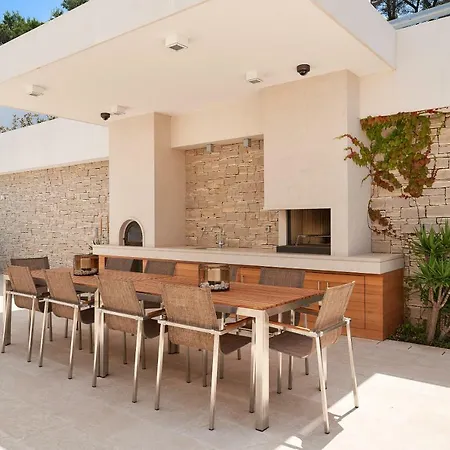 The White House, Brac Villa