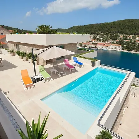 The White House, Brac * Pucisca