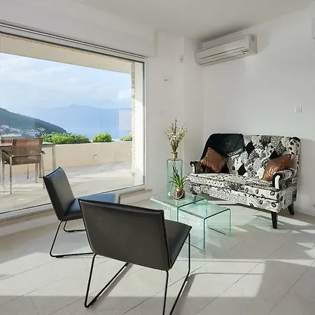 The White House, Brac Villa *