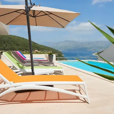 The White House, Brac * Пучишча