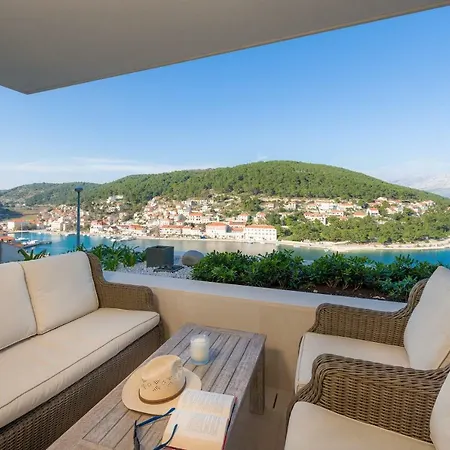 The White House, Brac Pucisca