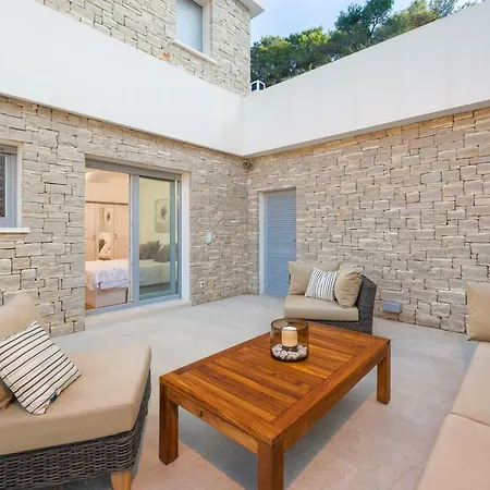 The White House, Brac *