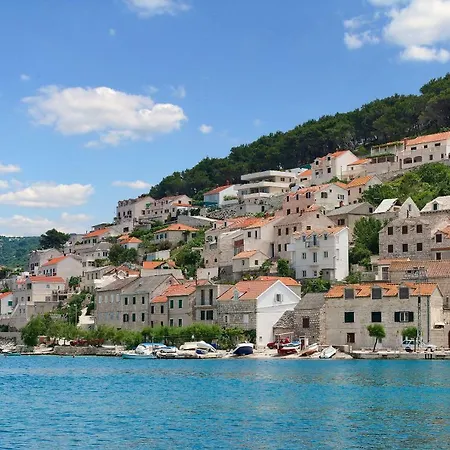 The White House, Brac * Pucisca