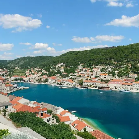 The White House, Brac Βίλα Pucisca