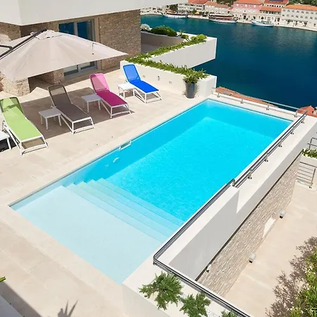 The White House, Brac