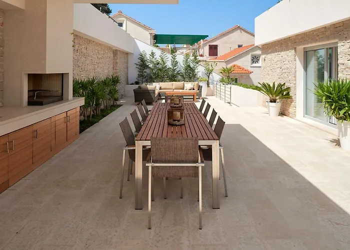 The White House, Brac فيلة