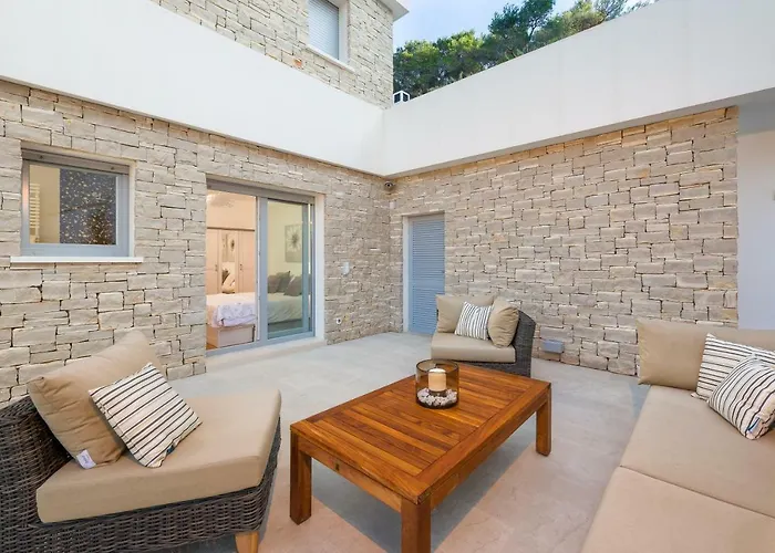 The White House, Brac *