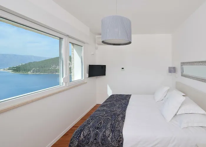 The White House, Brac