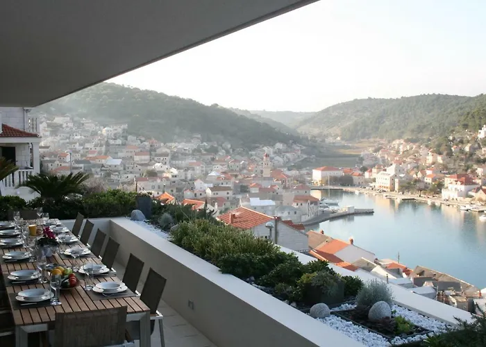 The White House, Brac *
