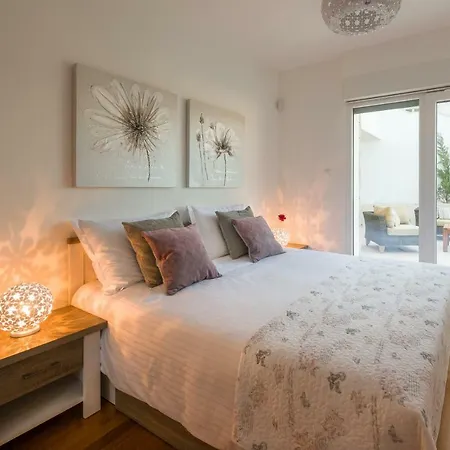 The White House, Brac Villa *