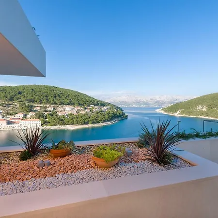 The White House, Brac Villa *