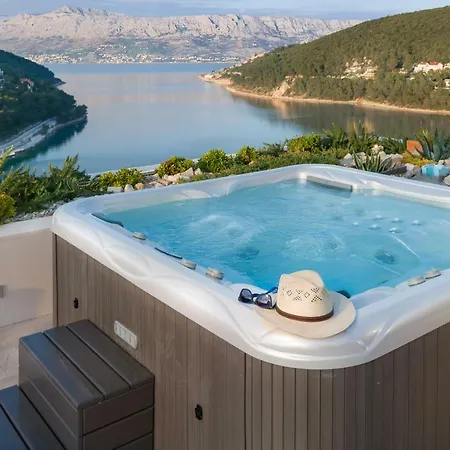Villa The White House, Brac Pucisca